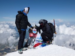 Proporczyk powiatu krotoszyńskiego na Elbrusie Proporczyk powiatu krotoszyńskiego na Elbrusie