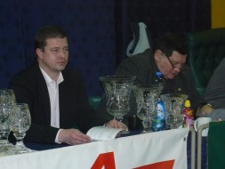 TAR i Samson z pucharowymi medalami TAR i Samson z pucharowymi medalami