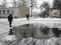 Bezpieczne lodowisko gwarancją bezpiecznej zabawy Bezpieczne lodowisko gwarancją bezpiecznej zabawy