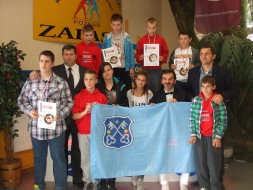 Młodzi dominują w kraju Młodzi dominują w kraju